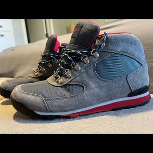 Danner Hiking Boot, Waterproof, Mens size 10.5